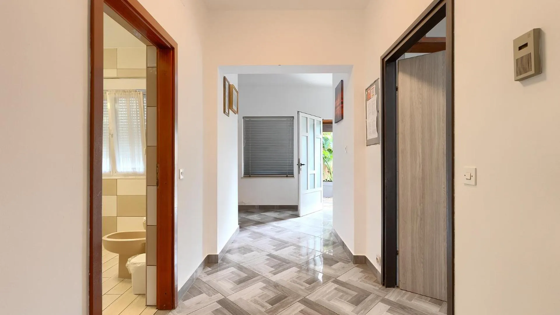 Apartments Erla Banjole Croatia