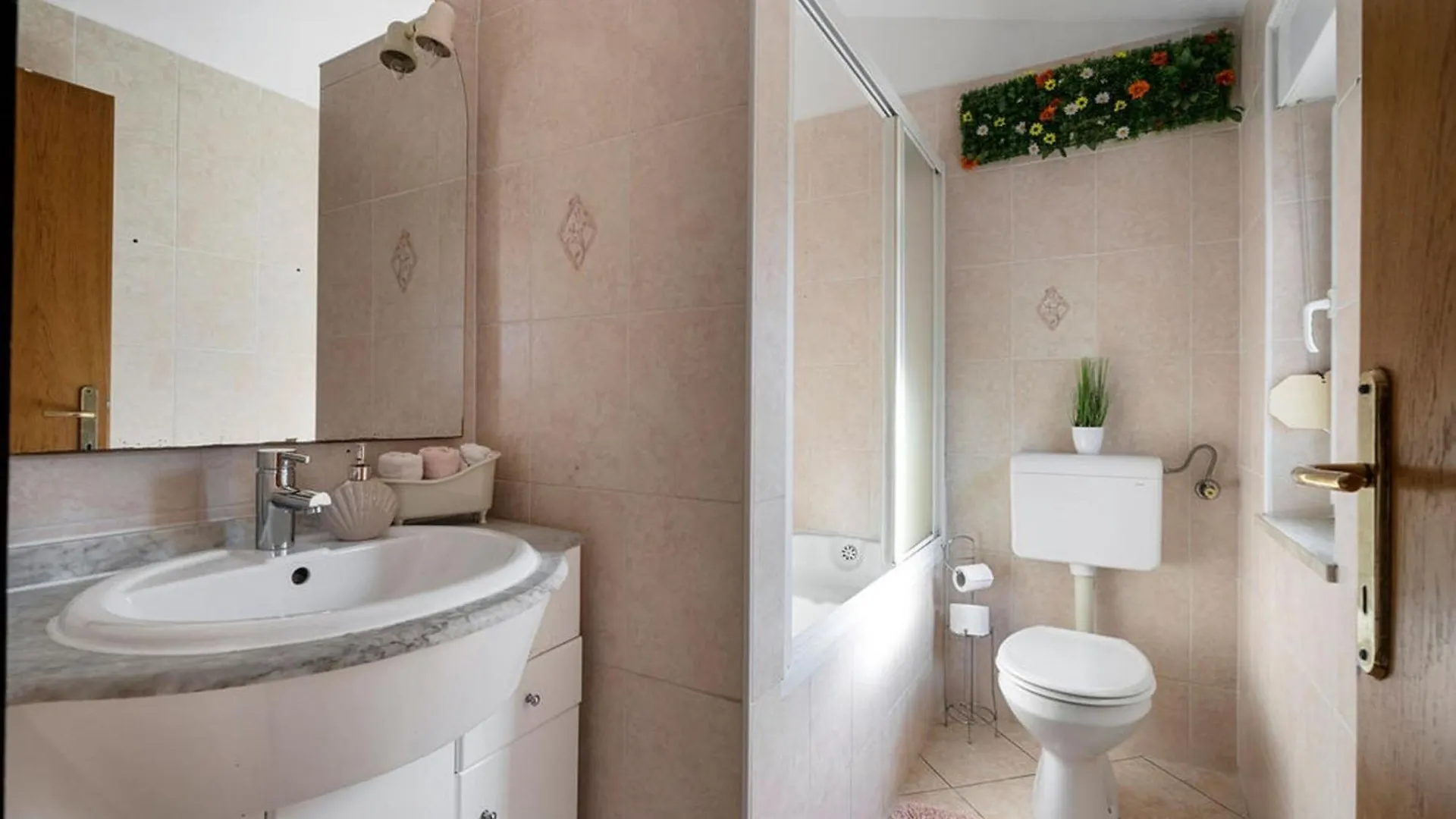 Apartments Erla Banjole 0*,  Croatia