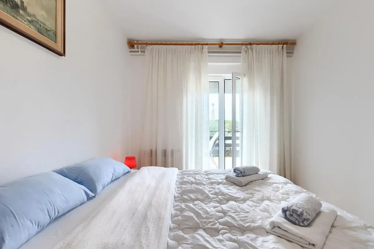 Apartments Erla Banjole Croatia