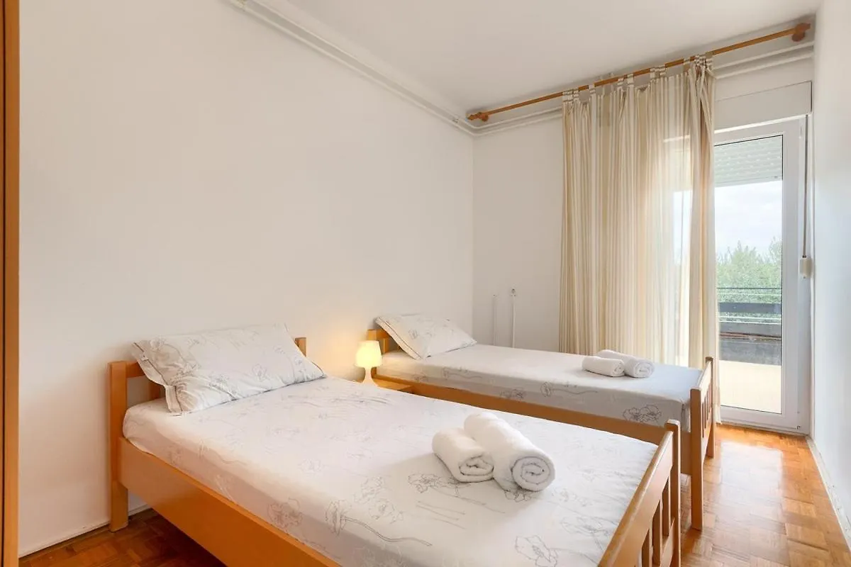 Apartments Erla Banjole 0*,  Croatia